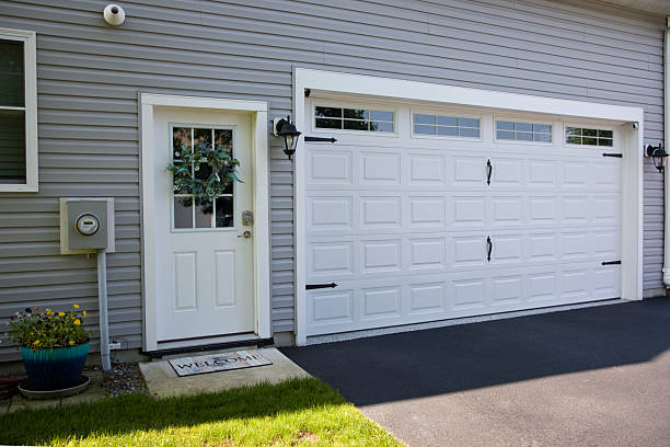 24/7 Emergency Garage Door Panel Replacement experts in Bovina, TX